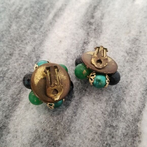 Vintage Green Cluster Beaded Clip On Earrings, Retro 60s Style, Estate - Picture 2 of 5